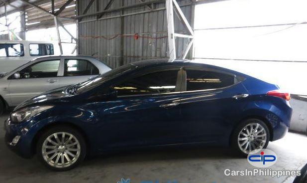 Hyundai Elantra - image 3