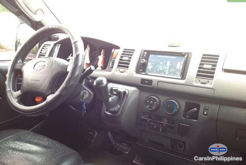 Toyota Hiace - image 2