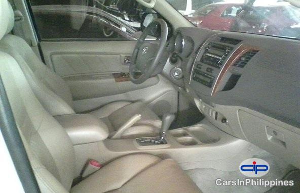 Toyota Fortuner - image 9