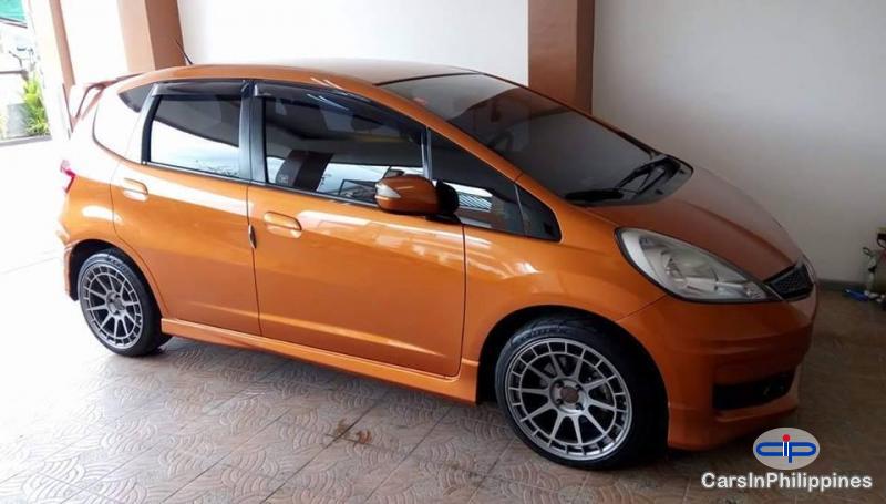 Honda Jazz Automatic - image 2