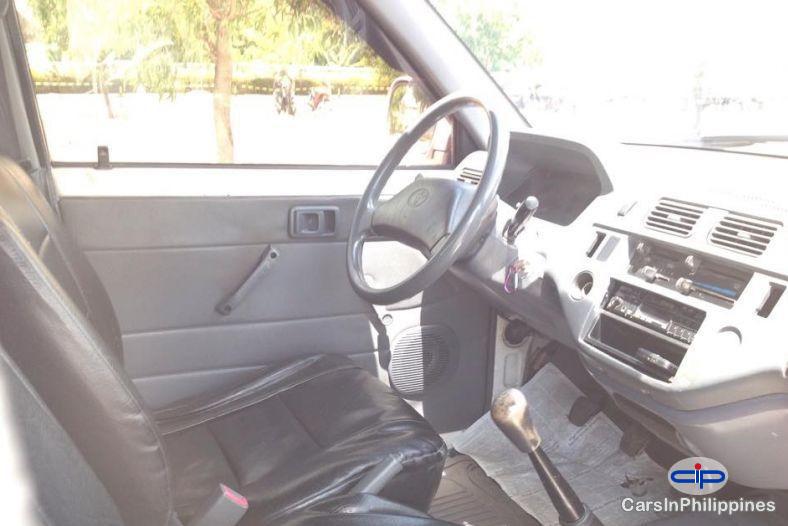 Toyota Revo Manual 2004 - image 3