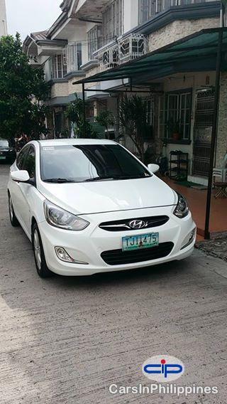 Pictures of Hyundai Accent Automatic 2011