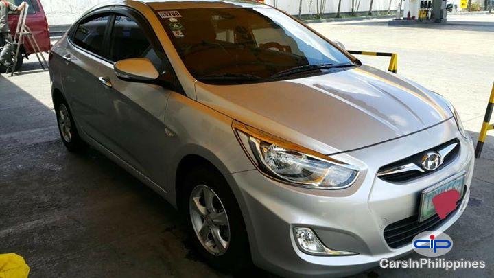 Pictures of Hyundai Accent Automatic 2012
