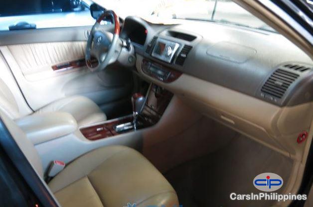 Toyota Camry - image 2