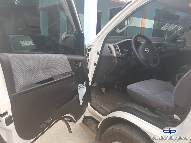 Toyota Granvia Automatic - image 4