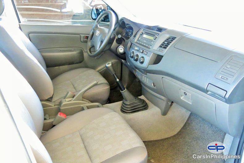 Toyota Hilux Manual 2013 in Batangas