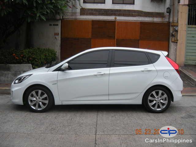 Pictures of Hyundai Accent Automatic 2013