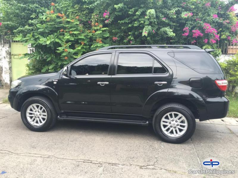 Picture of Toyota Fortuner Automatic 2009