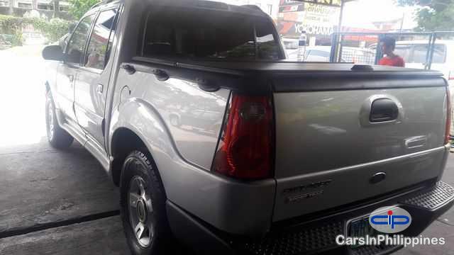 Ford Explorer Automatic - image 2