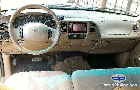 Ford Expedition - image 2