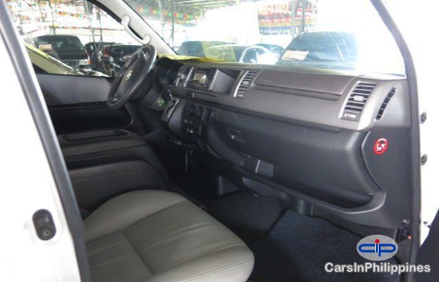 Toyota Hiace Automatic 2010 - image 12