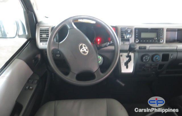 Toyota Hiace Automatic 2010 - image 4