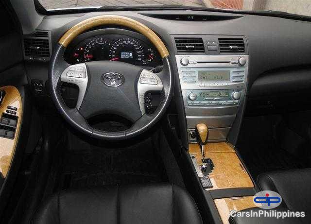 Toyota Camry - image 3
