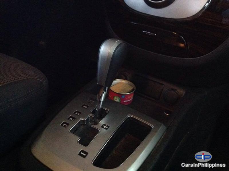 Hyundai Santa Fe Automatic - image 5