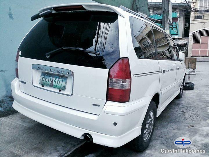 Mitsubishi Grandis Automatic 2000 - image 2