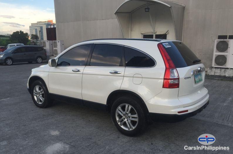 Honda CR-V Automatic - image 8