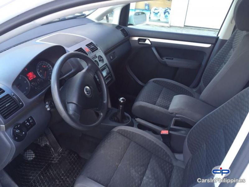 Volkswagen Touran Manual 2007 - image 2