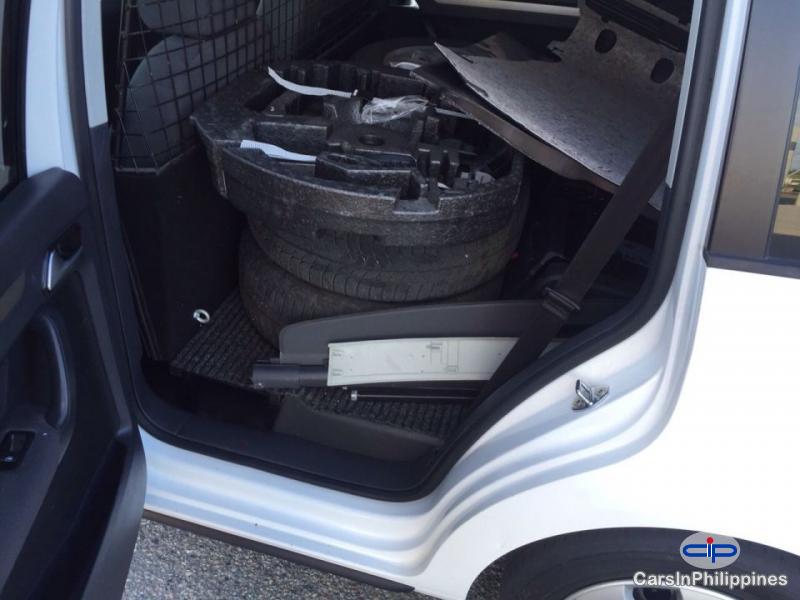 Volkswagen Touran Manual 2007 - image 3