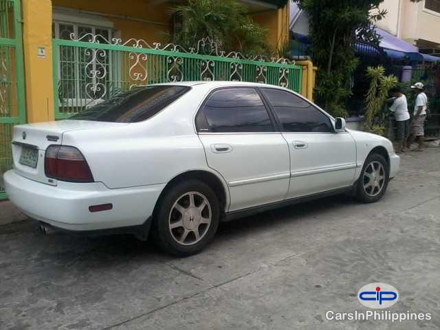 Honda Accord 1996 - image 2